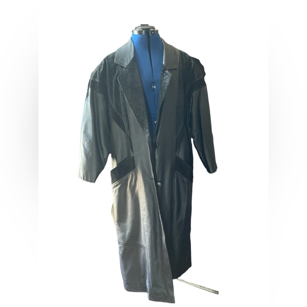 1980’s vintage leather trench coat, embossed designs size large women’s